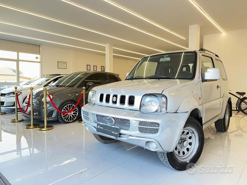 Grigio Usata 2006 Suzuki Jimny SUV | 7900 € (Ottimo prezzo) - Immagine 1/4