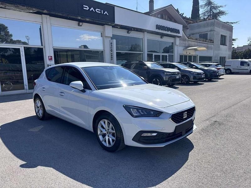 Usata Seat Leon Style 131 CV (96 kW) 2021 Bianco Utilitaria