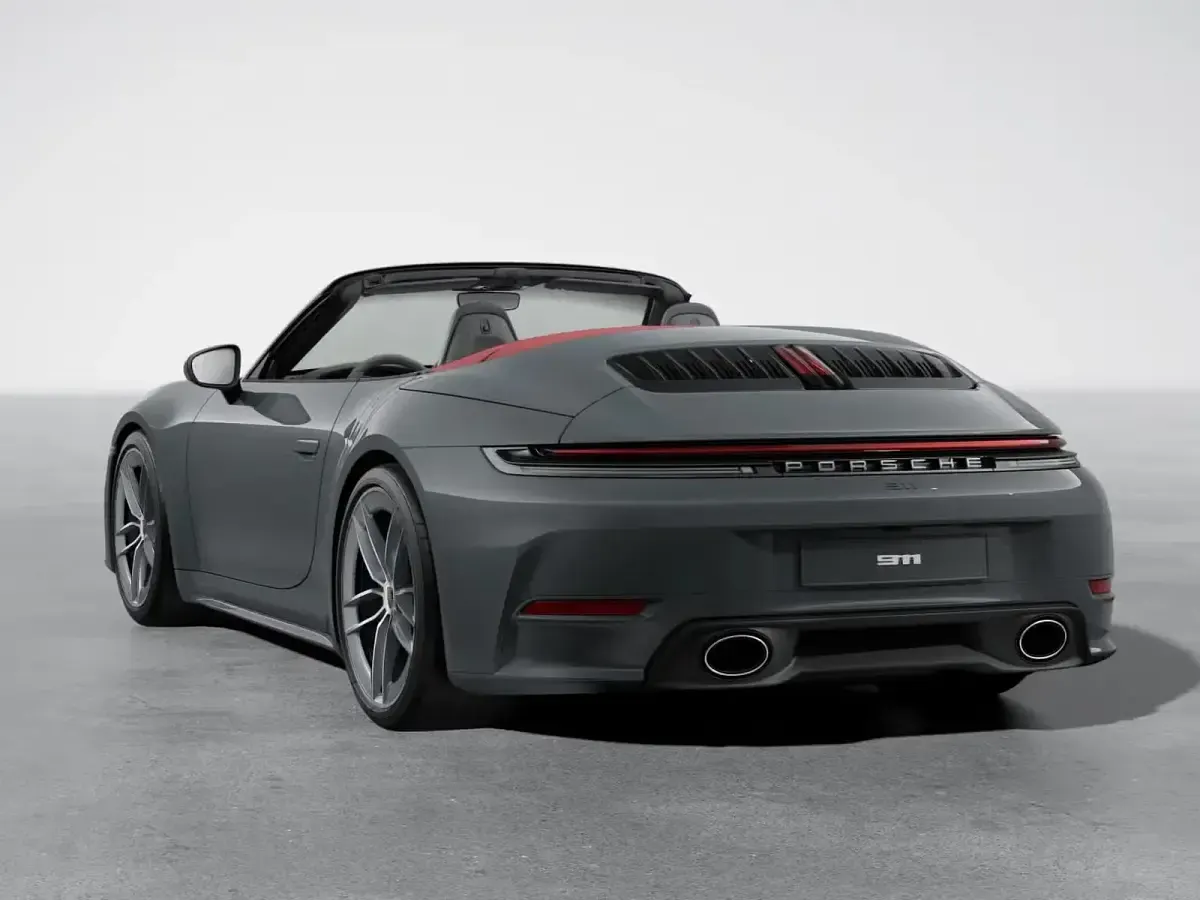 Usata Porsche 911 394 CV (289 kW) 2025 Grigio ardesia neo/capote rossa Cabrio