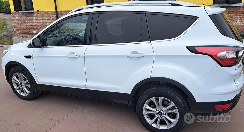 Usata Ford Kuga 150 CV (110 kW) 2019 Bianco SUV