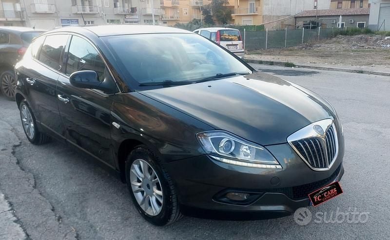 Begagnad Lancia Delta 120 HK (88 kW) 2010 Grå Halvkombi