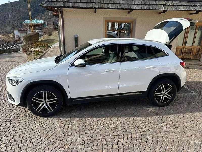 Usata Mercedes GLA200 150 CV (110 kW) 2023 Bianco SUV