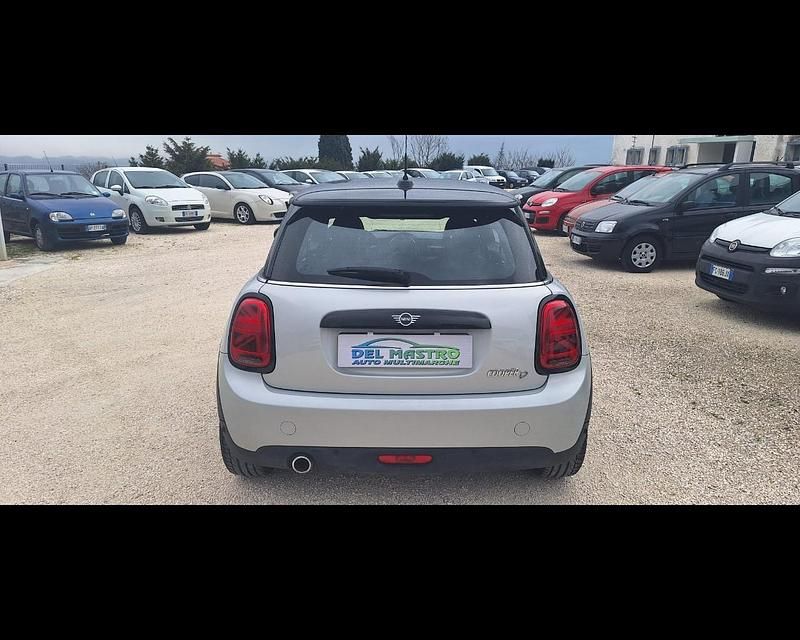 Usata Mini Cooper D 115 CV (84 kW) 2019 Argento Utilitaria