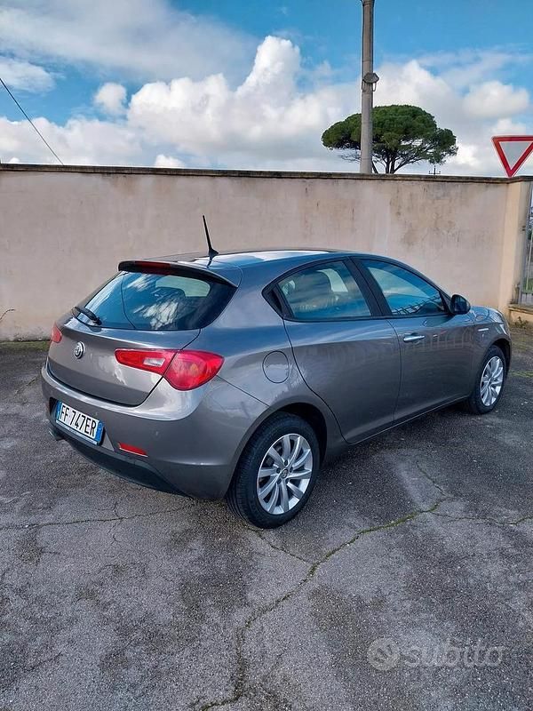 Usata Alfa Romeo Giulietta 120 CV (88 kW) 2016 Grigio Utilitaria