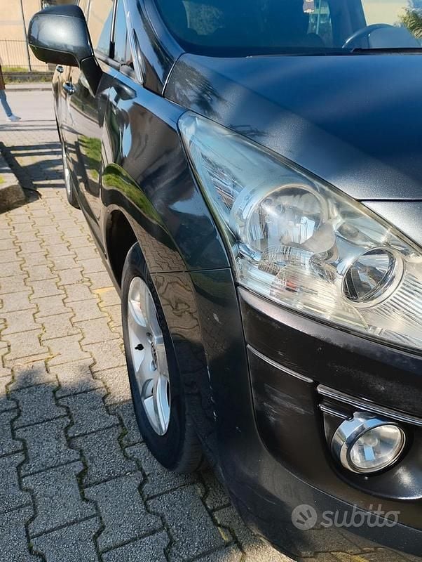 Usata Peugeot 3008 Premium 109 CV (80 kW) 2011 Grigio Station wagon