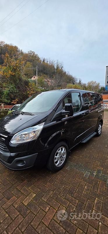 Nero Usata 2013 Ford Tourneo Monovolume | 23.000 € - Immagine 1/4