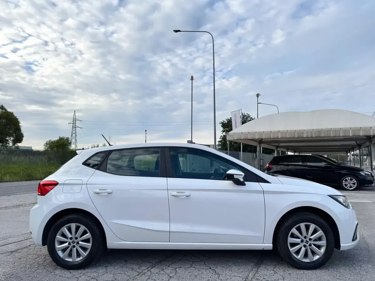 Käytetty Seat Ibiza Style 89 HP (65 kW) 2023 Valkoinen Viistoperä