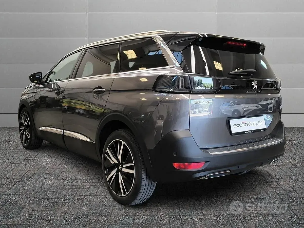 Usata Peugeot 5008 GT 131 CV (96 kW) 2022 Grigio SUV