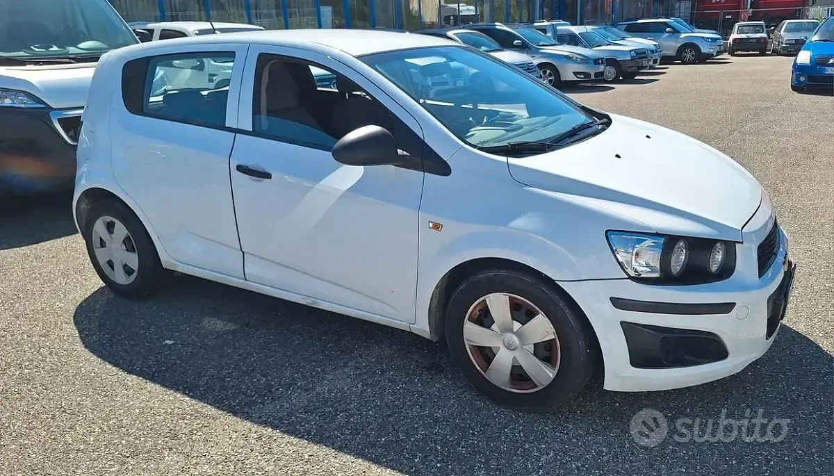 Usata Chevrolet Aveo 69 CV (50 kW) 2012 Bianco Utilitaria