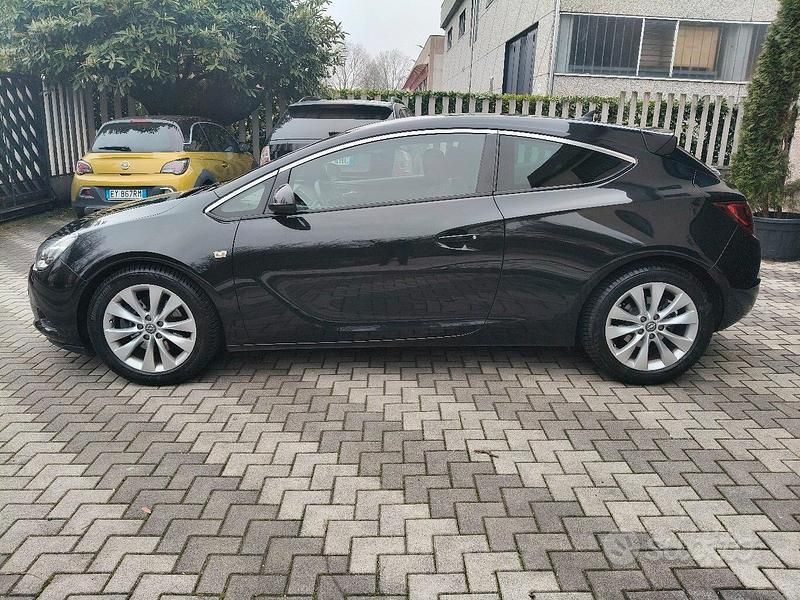 Usata Opel Astra GTC S 131 CV (96 kW) 2013 Nero Coupé
