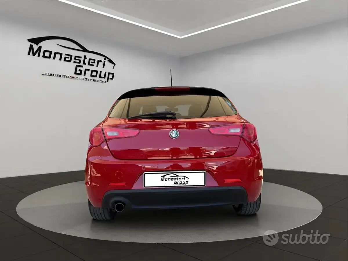 Usata Alfa Romeo Giulietta Exclusive 105 CV (77 kW) 2013 Rosso Utilitaria