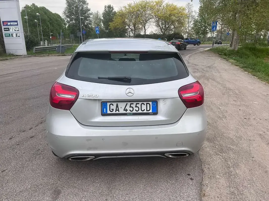 Usata Mercedes 200 156 CV (114 kW) 2017 Argento Berlina
