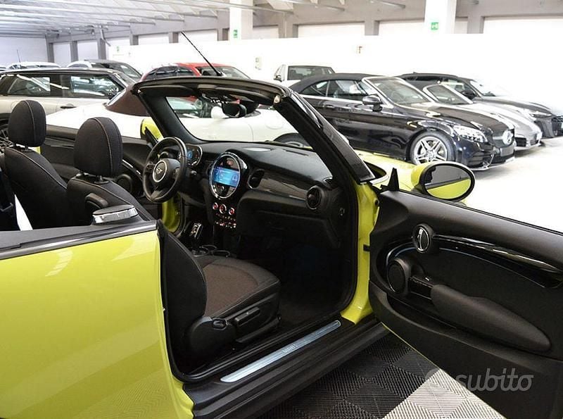 Usata Mini Cooper Cabriolet Essential 136 CV (100 kW) 2022 Zesty yellow Cabrio