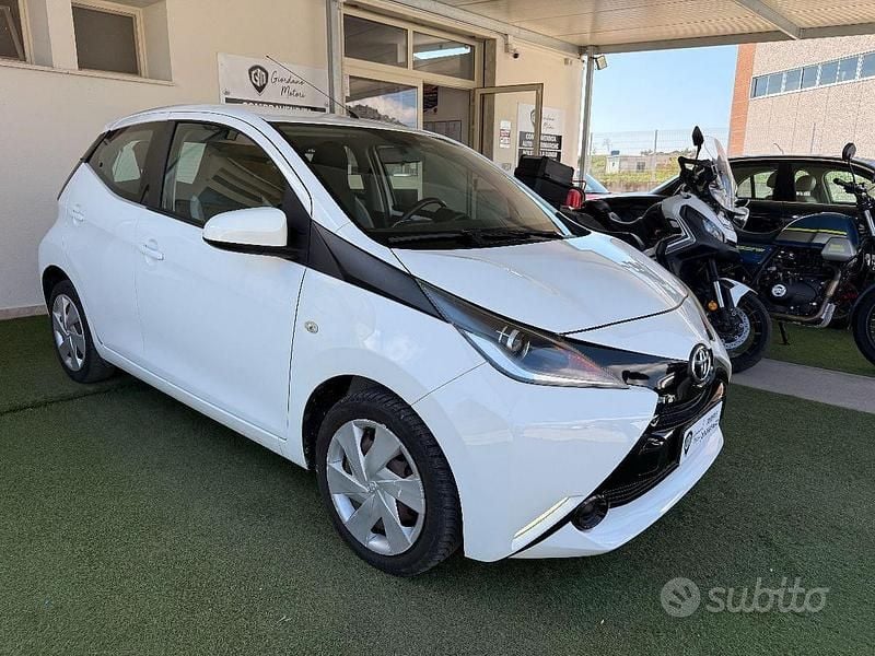 Usata Toyota Aygo X-play 69 CV (50 kW) 2015 Bianco Utilitaria