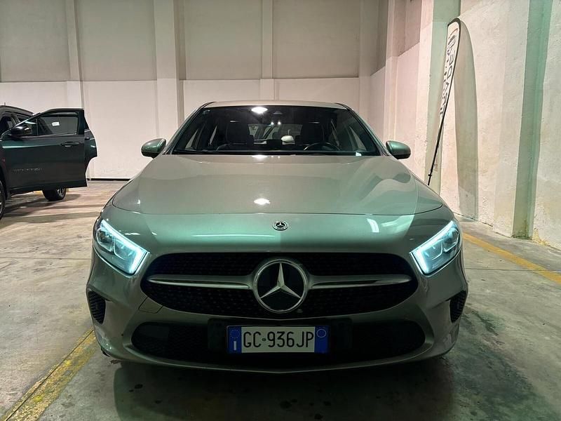 Usata Mercedes A180 Business 116 CV (85 kW) 2020 Oro Berlina