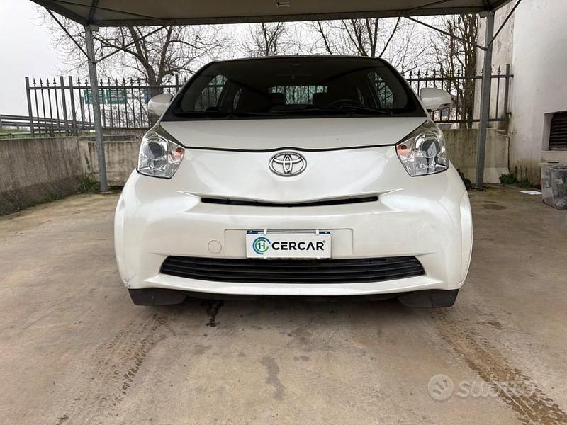 Usata Toyota iQ Lounge 68 CV (50 kW) 2009 Bianco Utilitaria