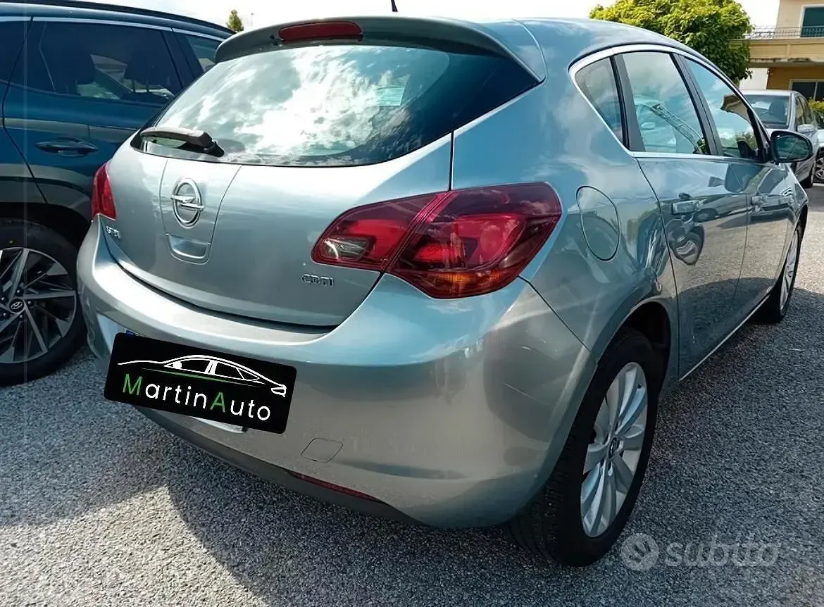 Usata Opel Astra 110 CV (80 kW) 2010 Grigio Berlina