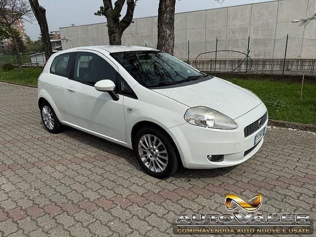 Usata Fiat Grande Punto Dynamic 77 CV (56 kW) 2009 Bianco Utilitaria