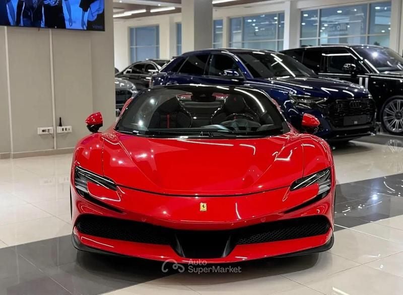 Nuova Ferrari SF90 780 CV (573 kW) 2026 Rosso Cabrio