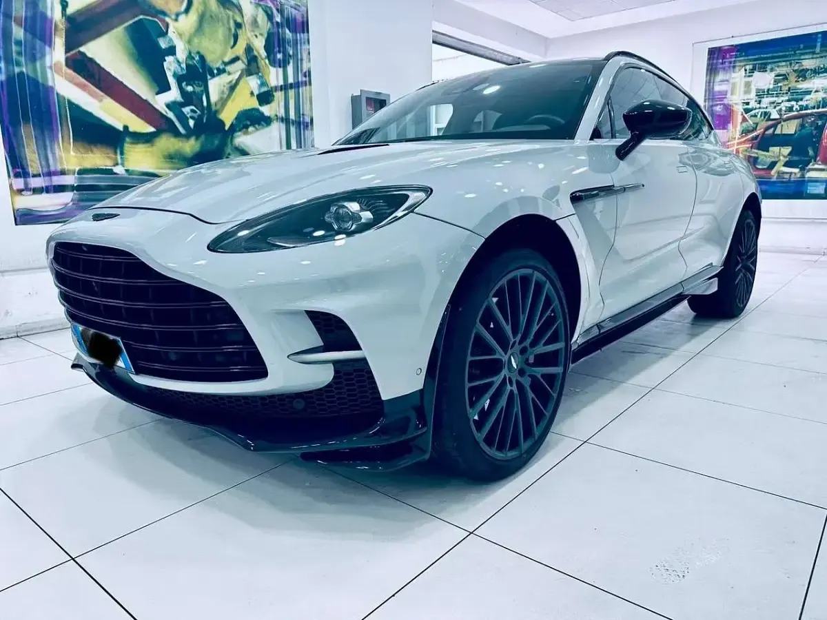 Usata Aston Martin DBX 707 707 CV (519 kW) 2023 Lunar white SUV