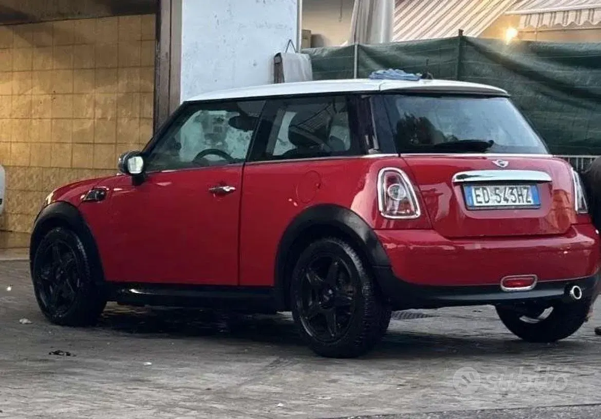 Usata Mini Cooper D 112 CV (82 kW) 2010 Rosso Utilitaria