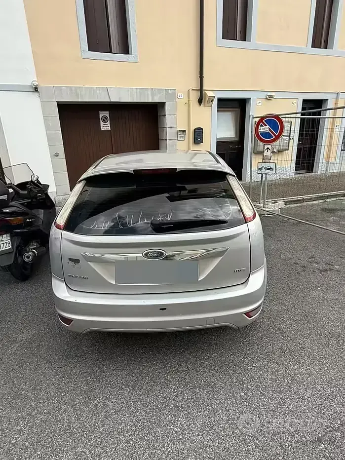 Usata Ford Focus 90 CV (66 kW) 2008 Grigio Berlina