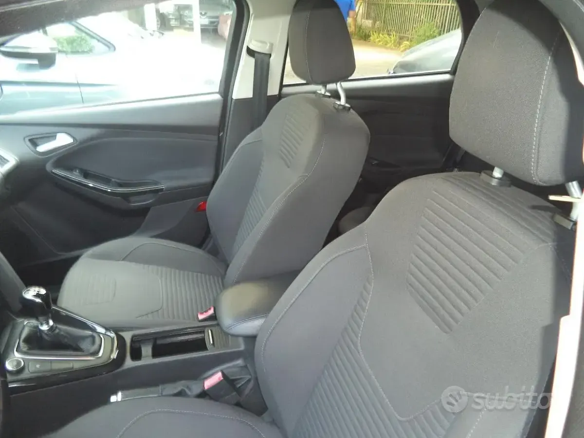 Usata Ford Focus S 120 CV (88 kW) 2018 Grigio Station wagon
