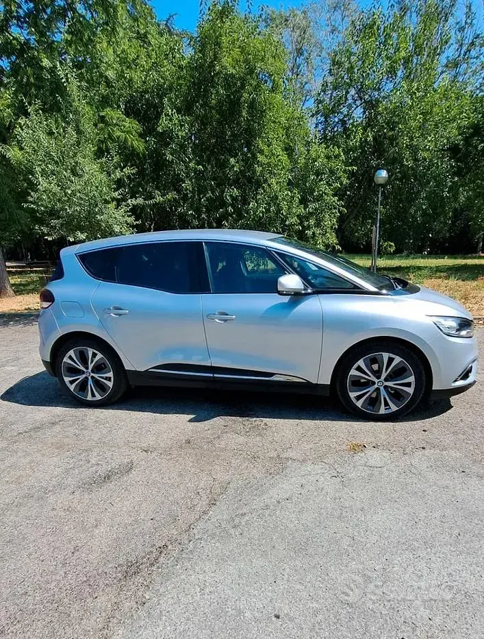 Usata Renault Scénic 131 CV (96 kW) 2017 Grigio Monovolume