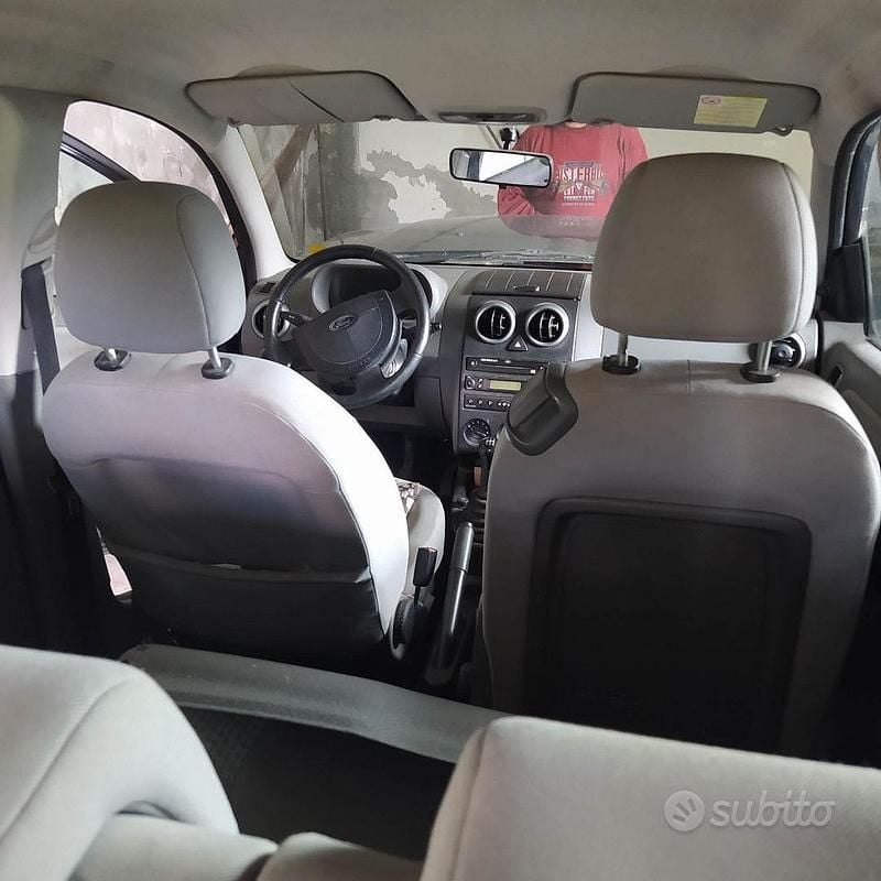 Usata Ford Fusion 68 CV (50 kW) 2003 Grigio Berlina