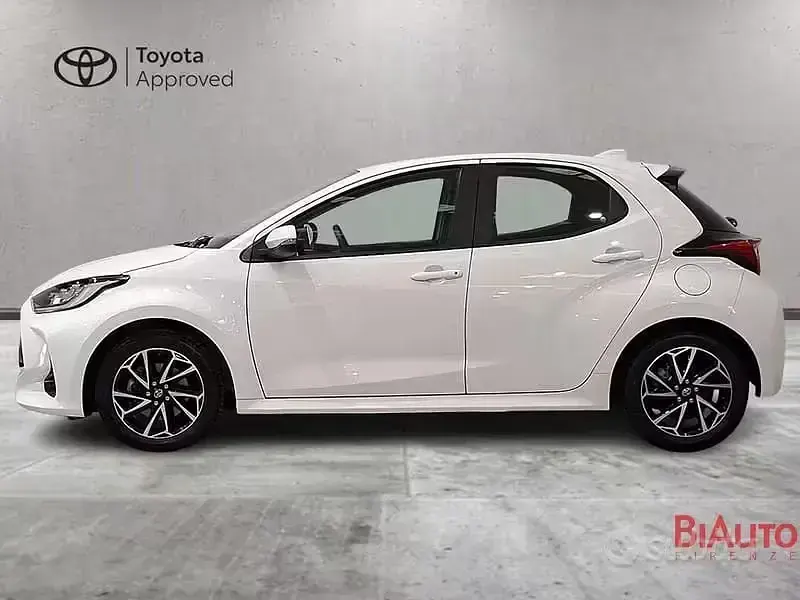 Usata Toyota Yaris Hybrid Trend 92 CV (67 kW) 2023 Bianco Berlina
