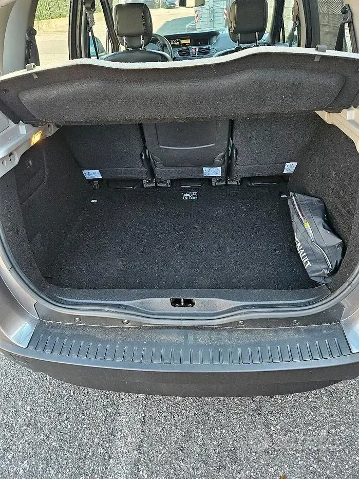 Usata Renault Scenic E-Tech 110 CV (80 kW) 2011 Grigio Monovolume