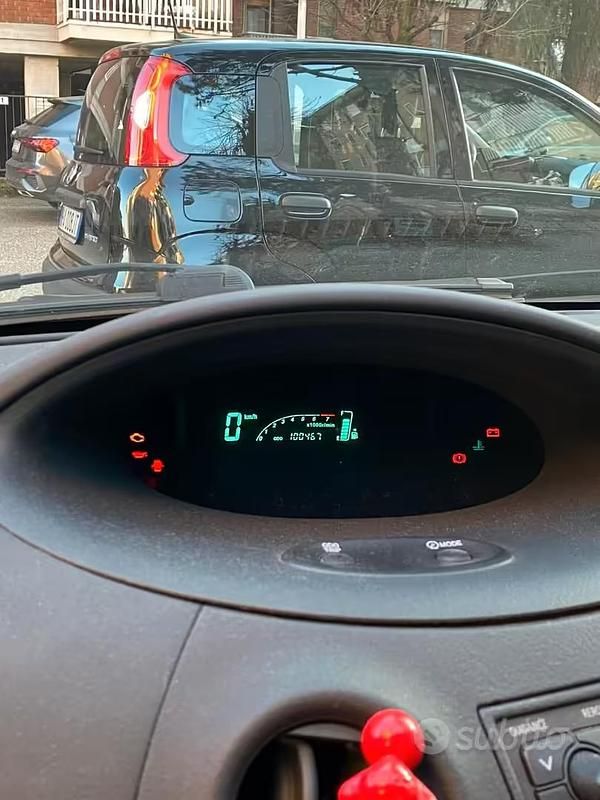 Usata Toyota Yaris 2003 Grigio Berlina