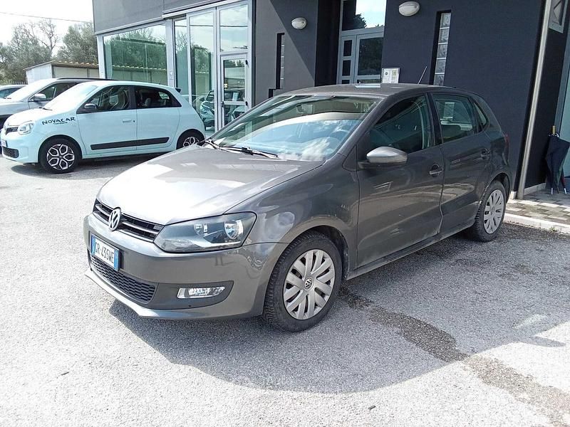 Usata VW Polo Comfortline 75 CV (55 kW) 2013 Gray Utilitaria