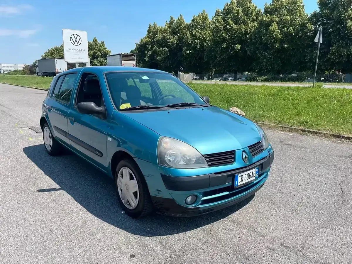 Usata Renault Clio II 58 CV (42 kW) 2004 Blu Berlina