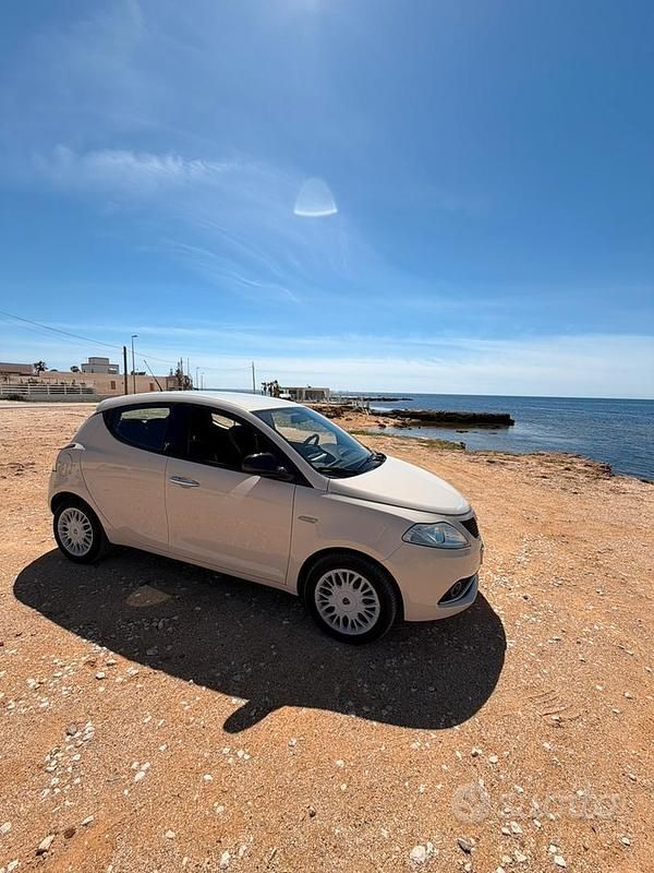 Usata Lancia Ypsilon 69 CV (50 kW) 2017 Utilitaria