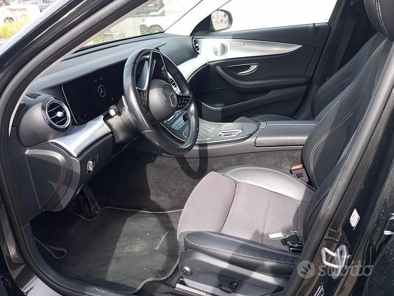 Usata Mercedes E220 2021 Grigio Berlina