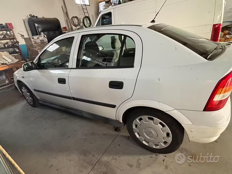 Usata Opel Astra 75 CV (55 kW) 2002 Bianco Berlina