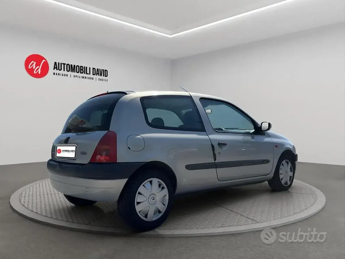 Usata Renault Clio II 98 CV (72 kW) 2000 Grigio Utilitaria