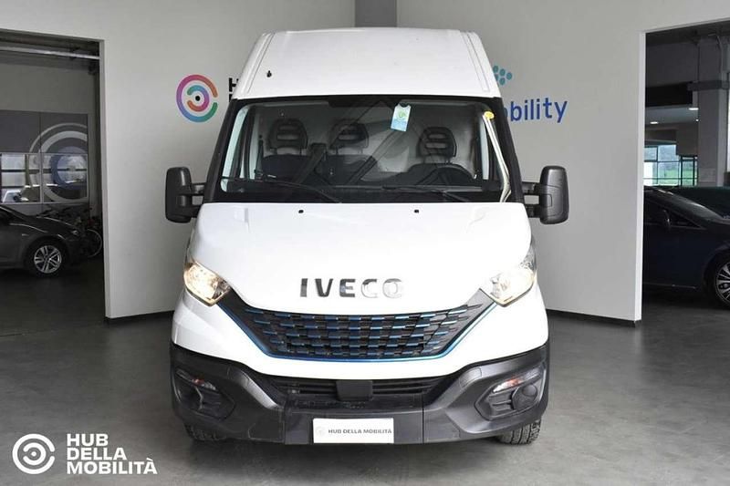 Usata Iveco Daily 136 CV (100 kW) 2022 Bianco Furgone