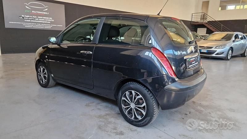 Usata Lancia Ypsilon 60 CV (44 kW) 2005 Grigio Utilitaria