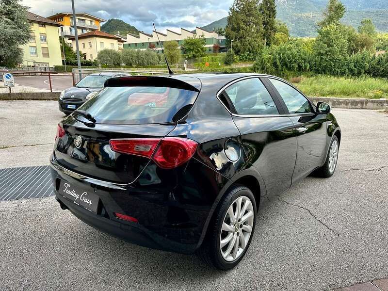 Usata Alfa Romeo Giulietta Distinctive 120 CV (88 kW) 2015 Nero Utilitaria