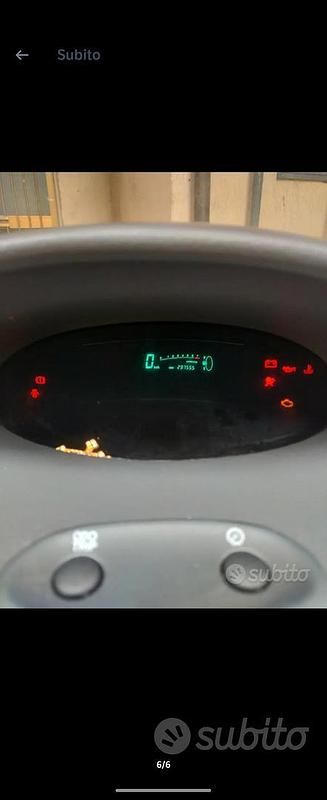 Usata Toyota Yaris 86 CV (63 kW) 2000 Grigio Utilitaria