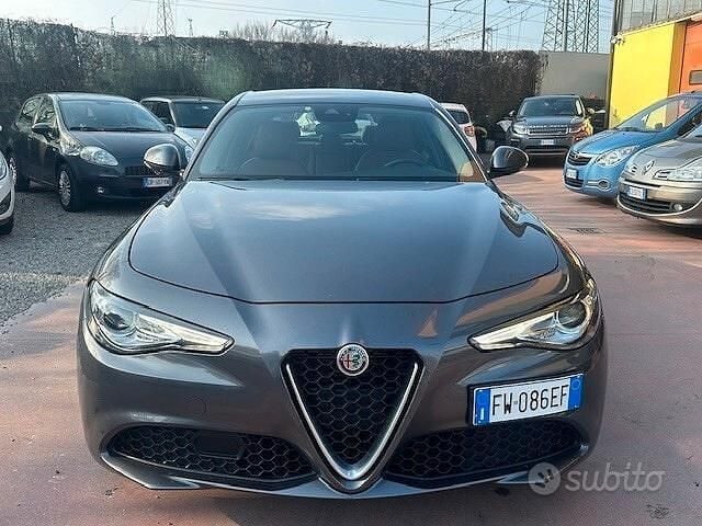 Usata Alfa Romeo Giulia Super 160 CV (117 kW) 2019 Grigio Berlina