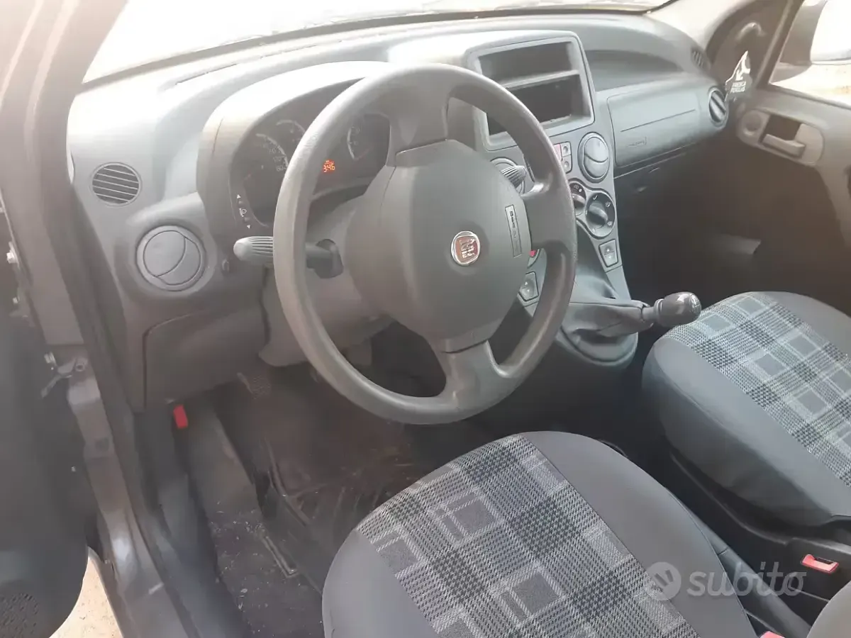 Usata Fiat Panda Dynamic 69 CV (50 kW) 2011 Grigio Utilitaria