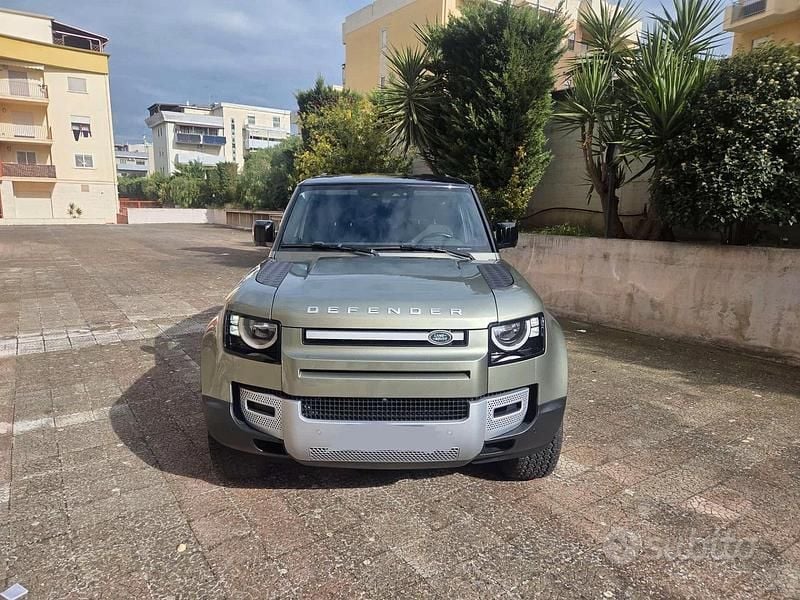 Usata Land Rover Defender HSE 250 CV (183 kW) 2021 Verde SUV