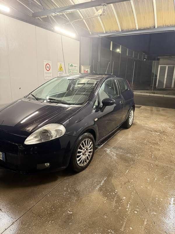 Usata Fiat Punto Active 69 CV (50 kW) 2009 Berlina
