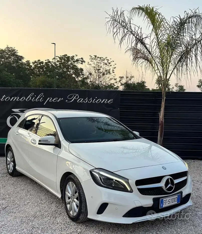 Usata Mercedes A180 Premium 109 CV (80 kW) 2016 Bianco Utilitaria