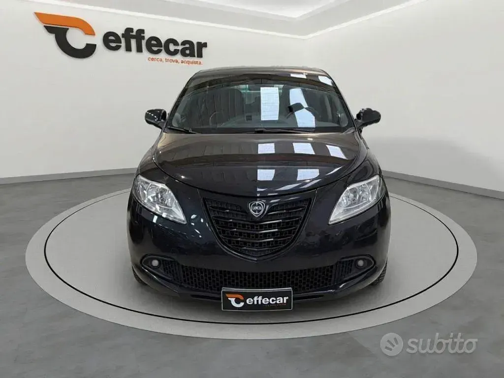 Usata Lancia Ypsilon 69 CV (50 kW) 2015 Nero Utilitaria