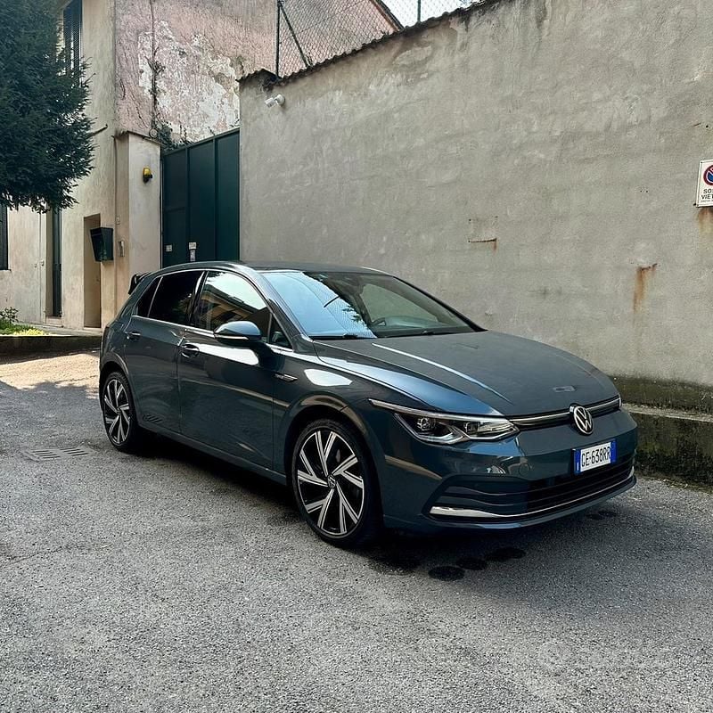 Usata VW Golf VII 131 CV (96 kW) 2021 Grigio Utilitaria