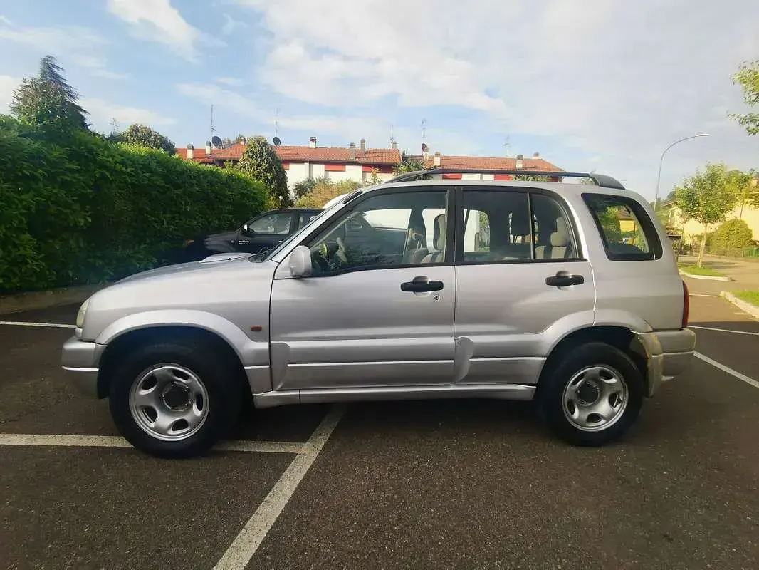 Usata Suzuki Grand Vitara 109 CV (80 kW) 2002 Argento SUV